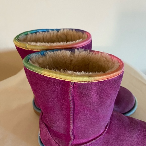UGG Kids Classic II Sequin Rainbow Winter 1006063K Girls Size 4 Purple Ankle - Picture 3 of 9